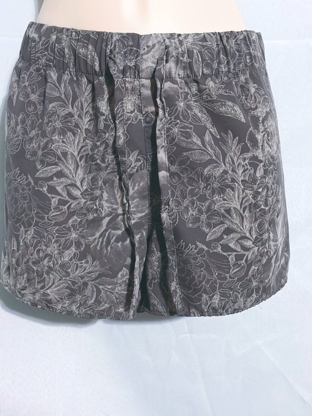 Xhilaration Gray Floral Sleep Shorts Size M